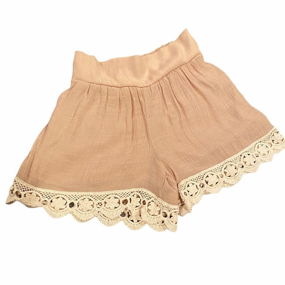 2Tee Couture Tan Lace Shorts Size Small